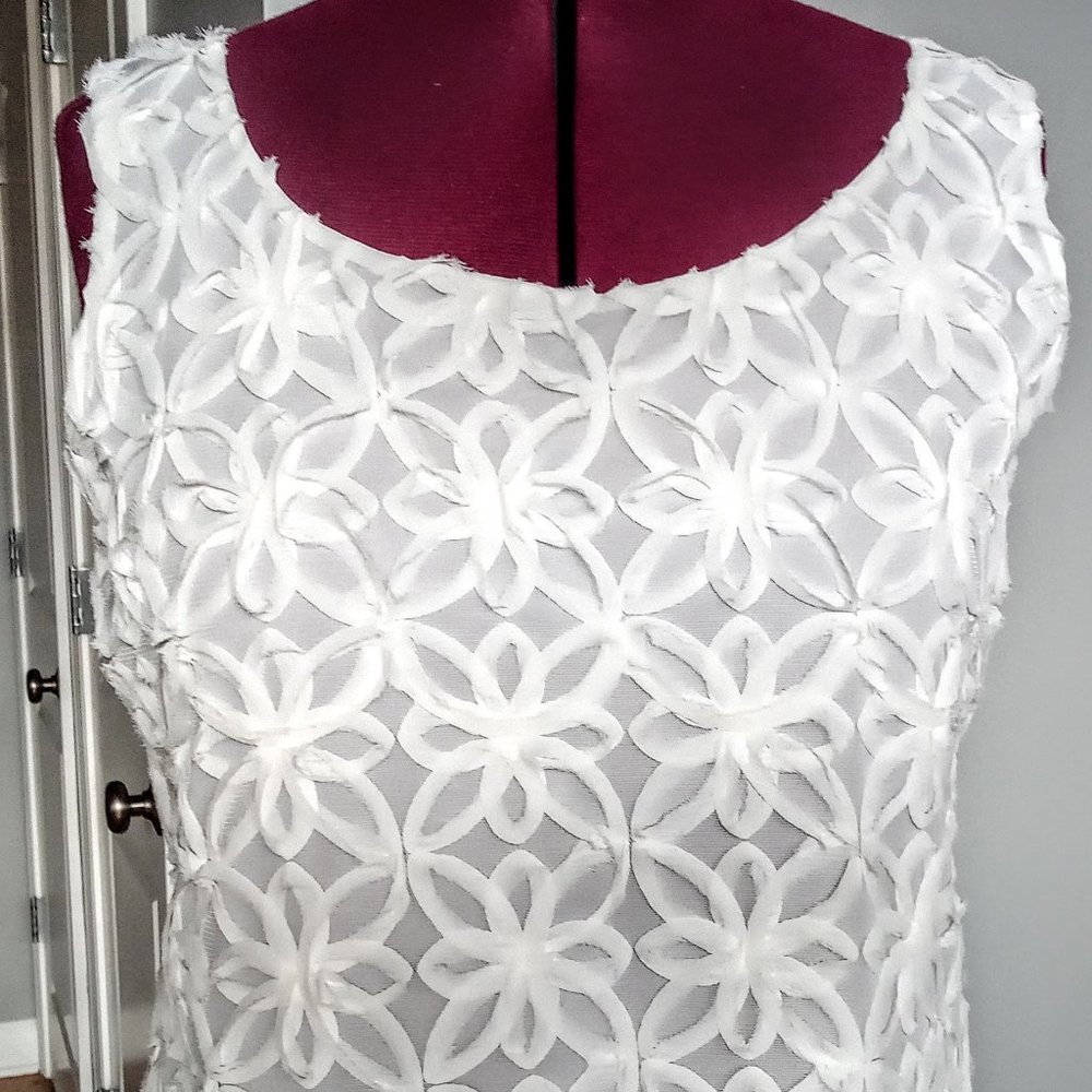 Grisbi White Mesh & Applique Scoop Neck Tank